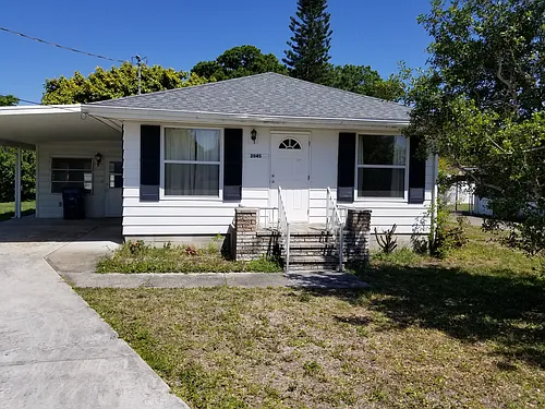 204 Portia St S Photo 1