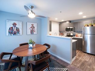1594 Fairway Dr APT 102, Naperville, IL 60563