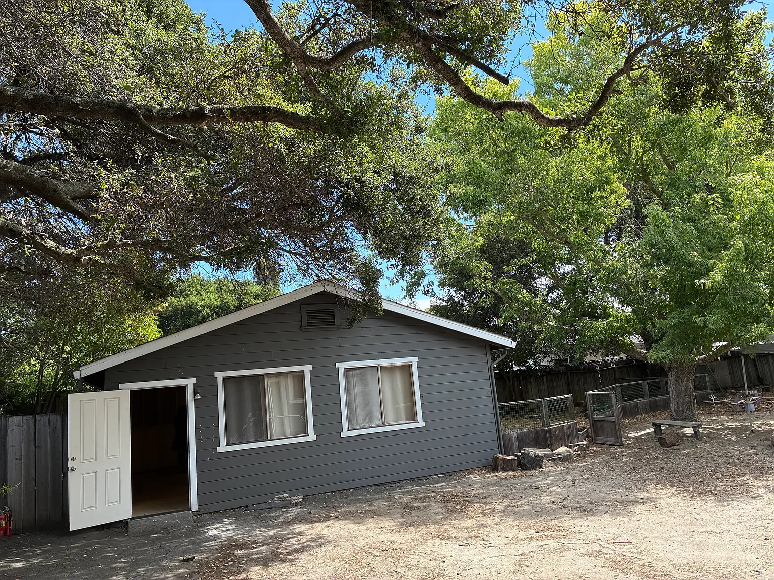 Studio, 910 sqft, $2,400 — Photo 1