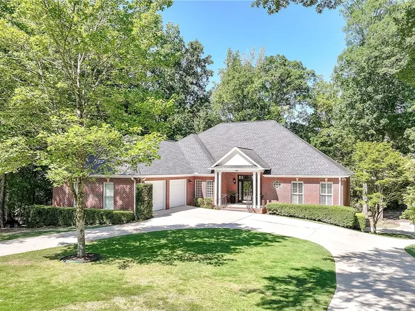 722 Patrick Rd, Auburn, AL 36830