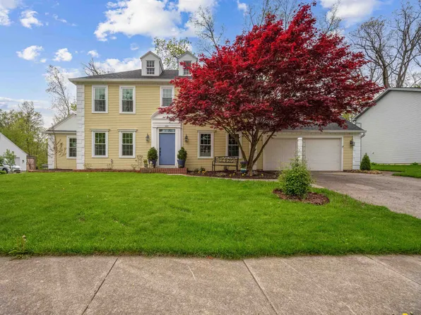 10011 Woodstream Dr, Fort Wayne, IN 46804