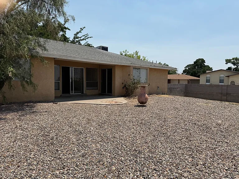 8201 Portales Ave NE — Photo 22