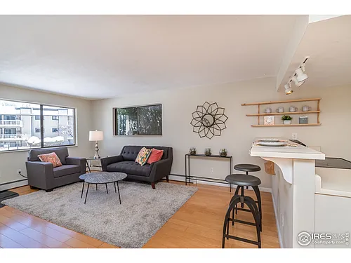 645 Manhattan Pl Photo 1