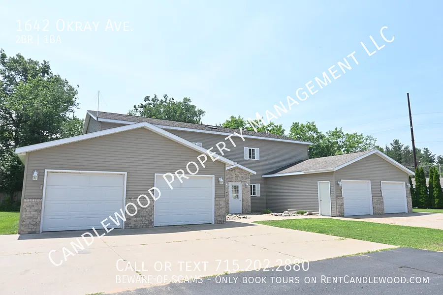 Cat Friendly 2 Bedroom Lower Apartment with Attached Garage Available Now! — Photo 1