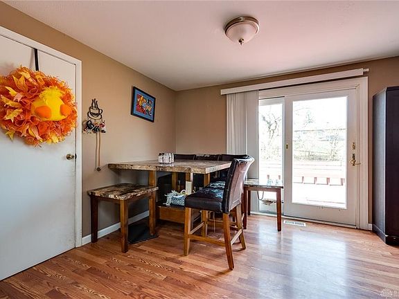 5th image of 913 Spring Lake Cir