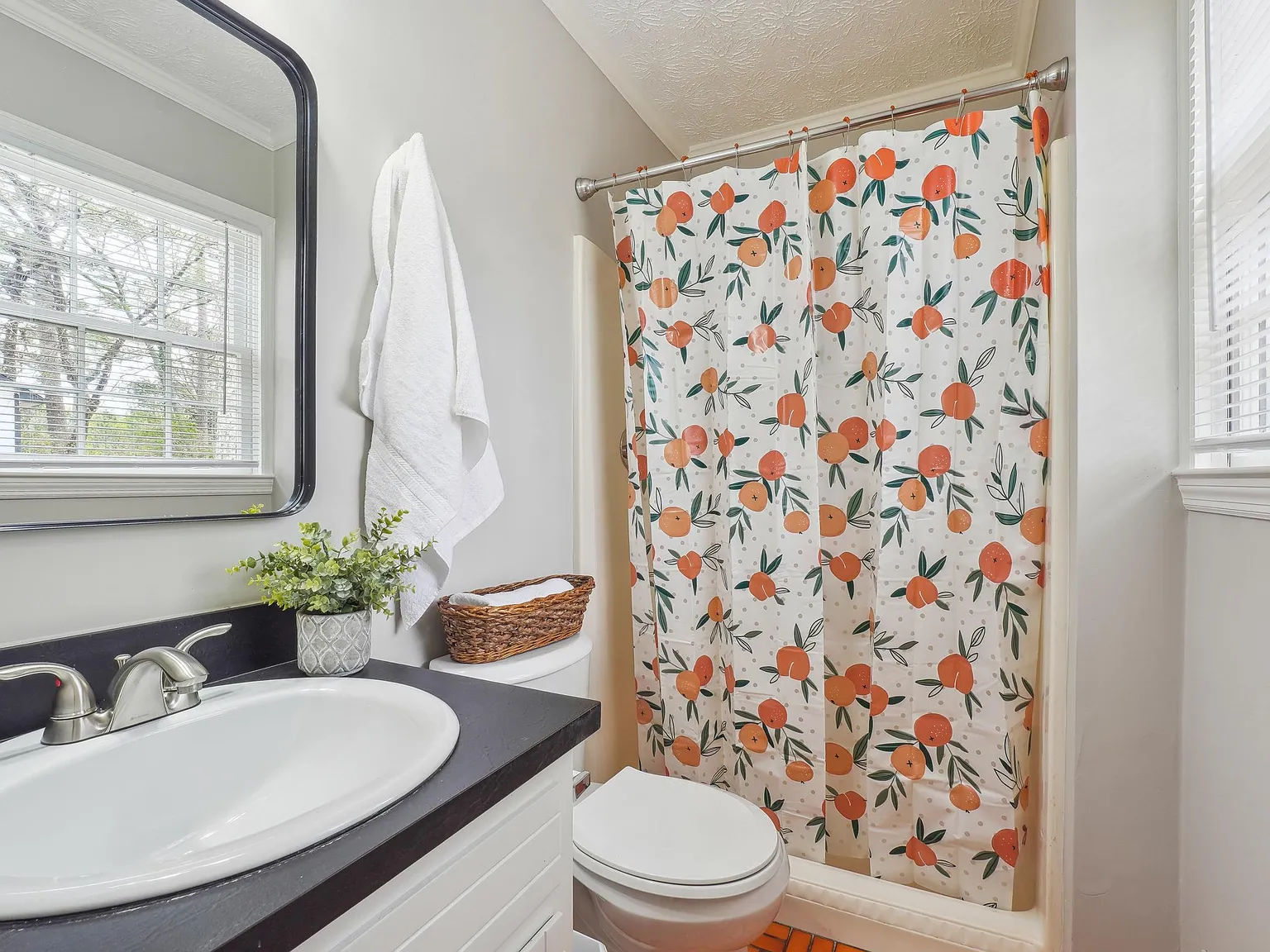 4 bed, 2.0 bath, 1900 sqft, $1,079 — Photo 3