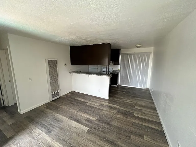 610 E Pine St — Photo 4