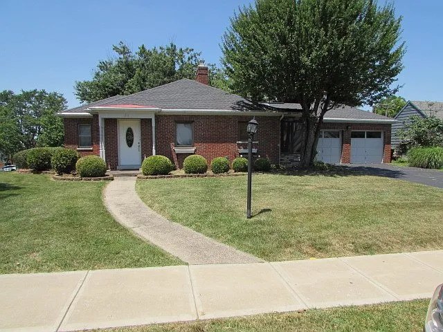 811 Highland Ave photo 1
