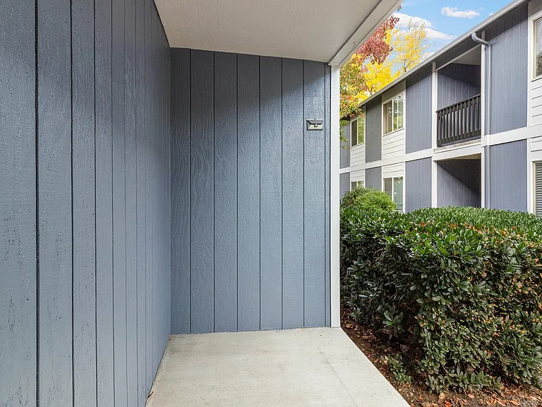 Brentwood Village — Photo 23