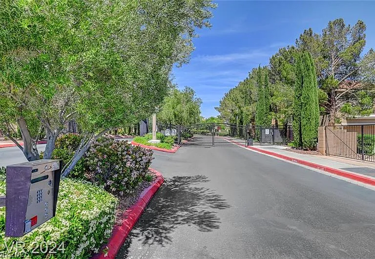 10914 Esta Ponia Ct — Photo 9