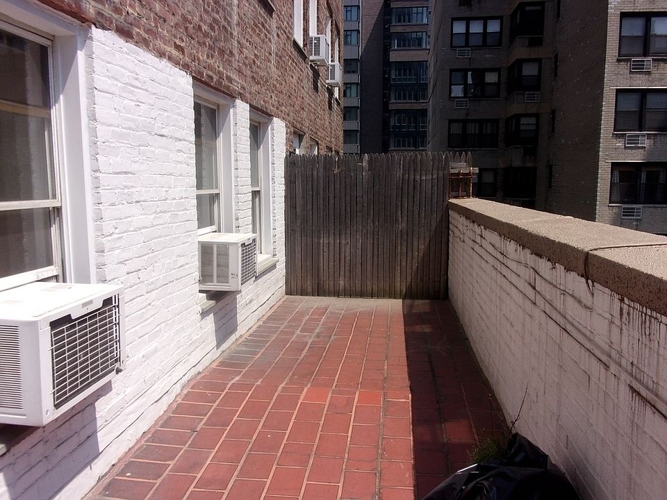 2nd image of 150 E 39th St APT 1002