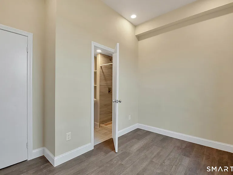 120 E Main St #7 — Photo 7