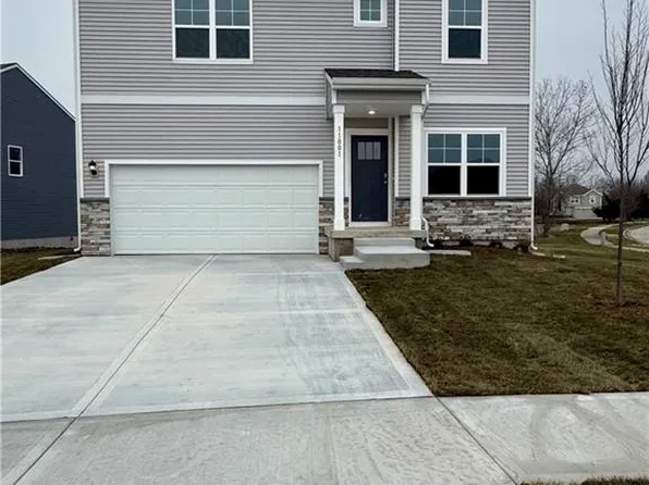 11001 E Ridge Ct, Peculiar, MO 64078