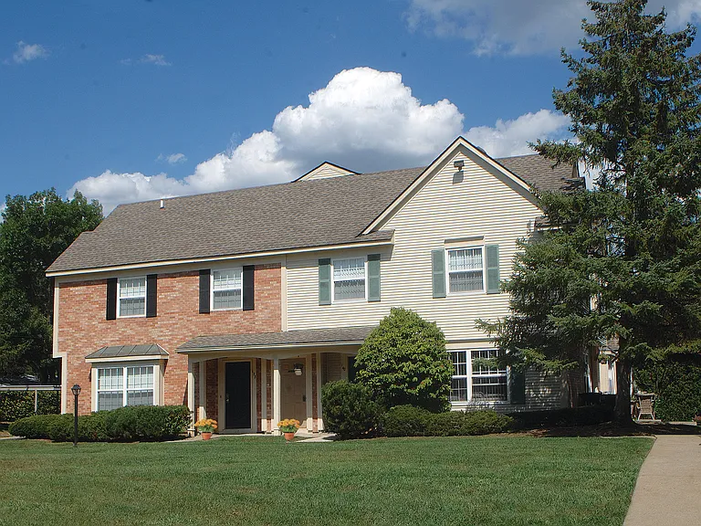 Foxpointe Townhomes — Photo 9