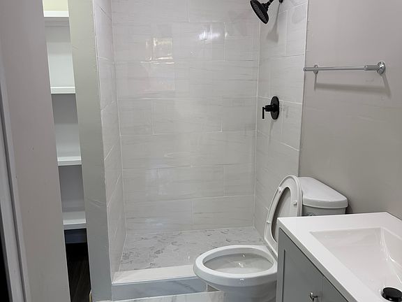 5th image of 700 S 15th St