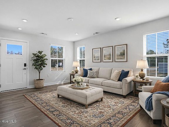 4th image of 3157 Edgehill Drive