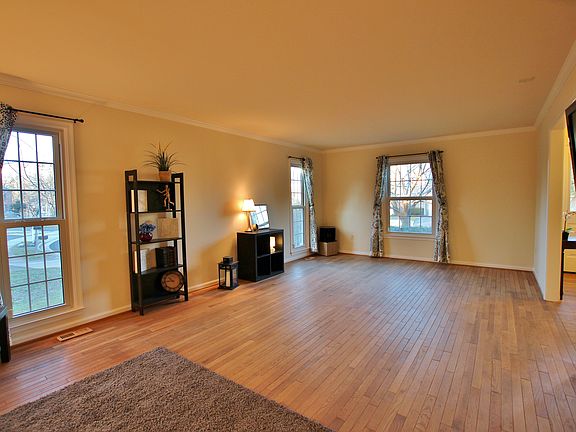 5th image of 13540 Smallwood Ln