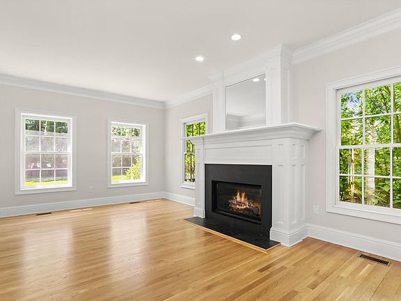 5th image of 82 Westover Ave