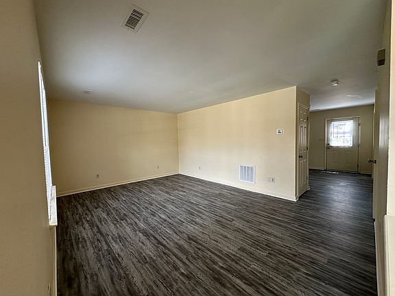 4th image of 216 Garnet Dr
