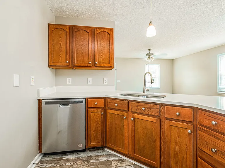 808 Hepplewhite Ct — Photo 4