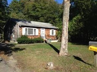 40 Rocky Gutter St, Middleboro, MA 02346