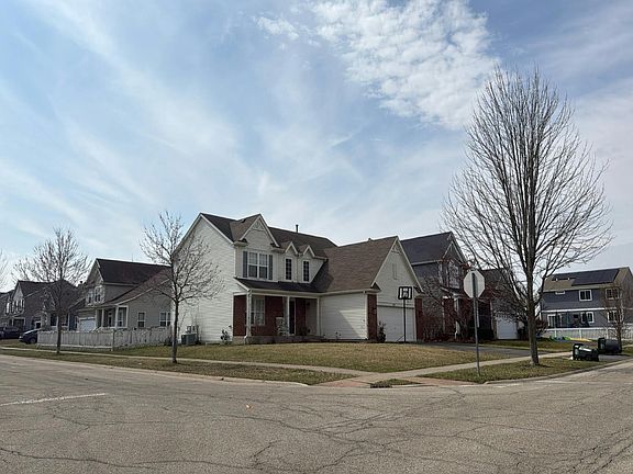 3rd image of 833 Forest View Way