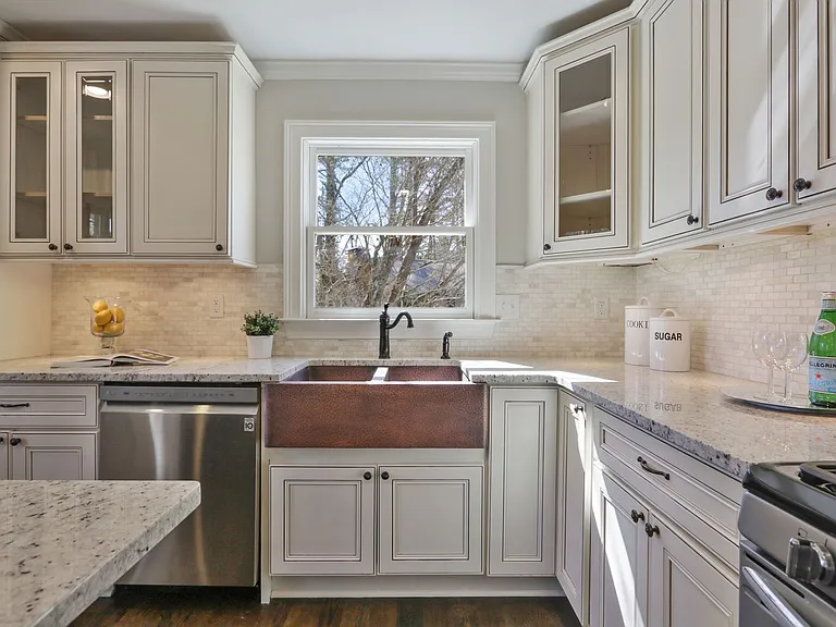220 Mansell Cir — Photo 14
