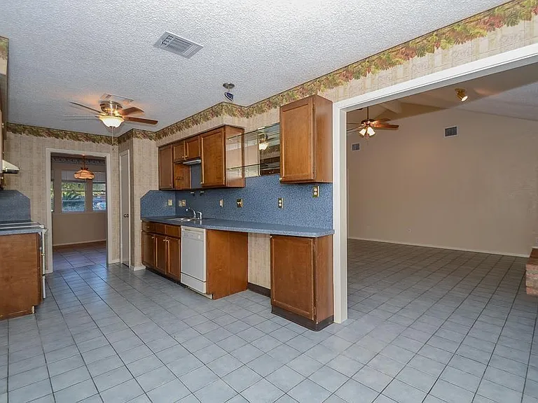 22814 Coriander Dr — Photo 8