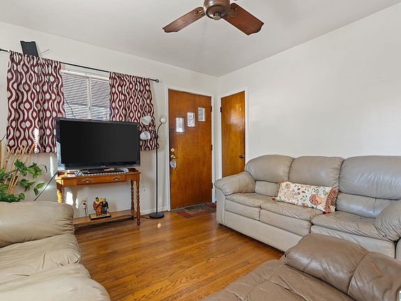 3rd image of 108 Ravine Park