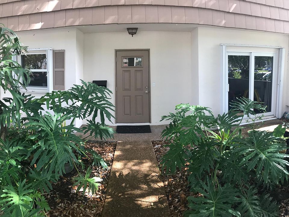 1st image of 3129 N Palm Aire Dr
