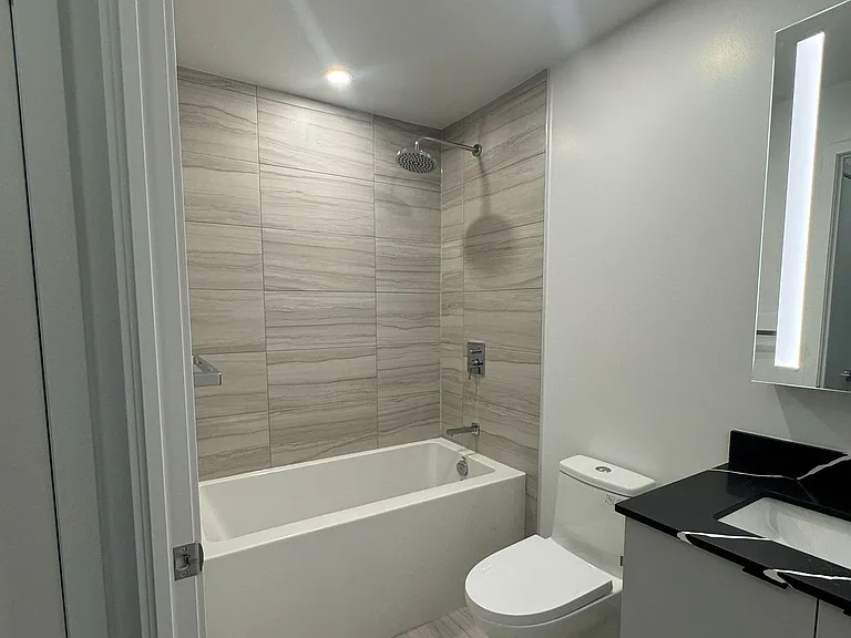 285 Dufferin St #501 — Photo 11