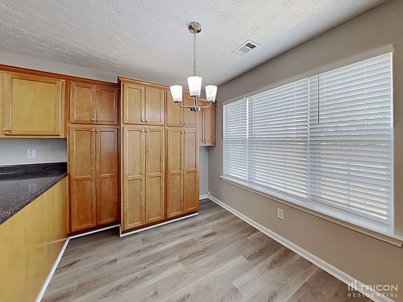 5th image of 4020 Yellow Pine Ct