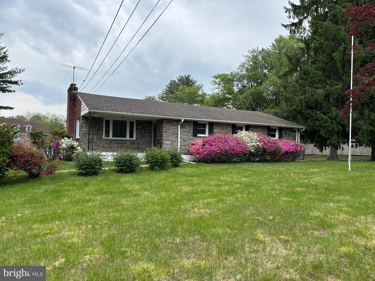 4 bed, 2.5 bath, 3944 sqft, $3,500 — Photo 1