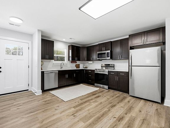 2nd image of 8 Robin Hood Rd