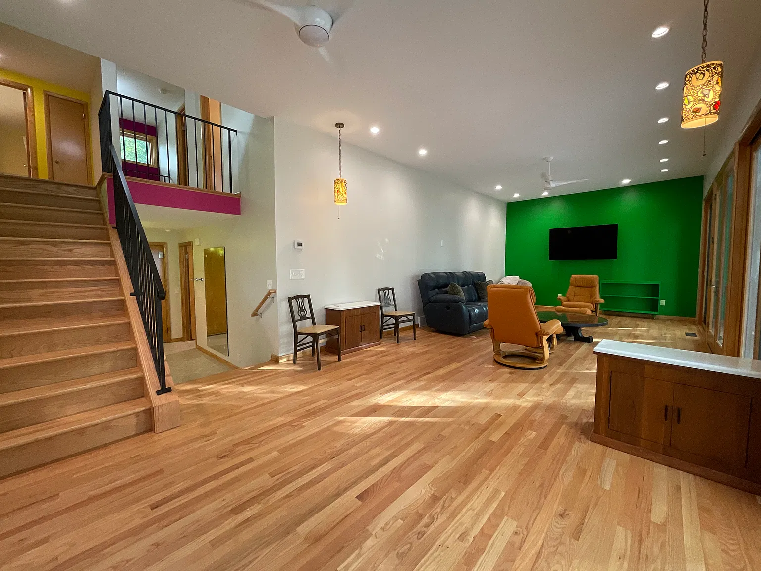 5 bed, 2714 sqft, $6,900 — Photo 2