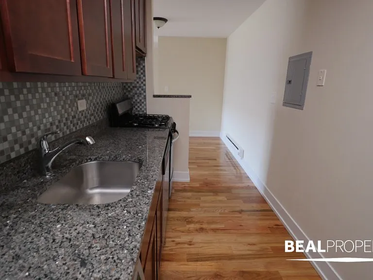 555 W Arlington Pl #405 — Photo 6