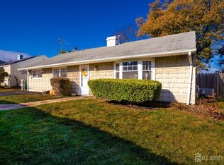 23 Winthrop Rd, Edison, NJ 08817