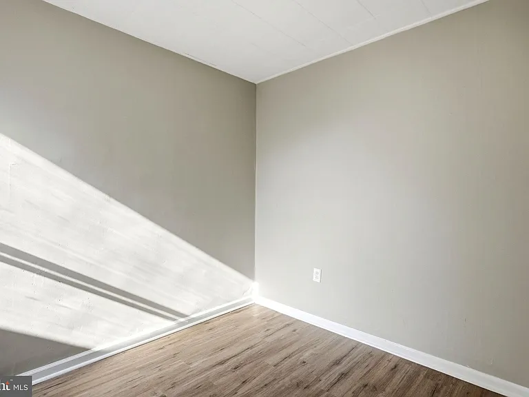 1631 S Etting St — Photo 21