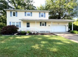 203 Sassafras Dr, Vermilion, OH 44089