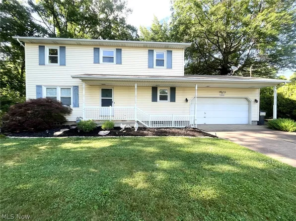 203 Sassafras Dr, Vermilion, OH 44089