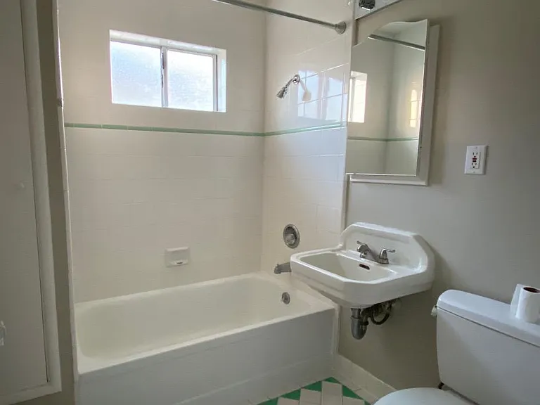 1155 Broadway #C — Photo 4