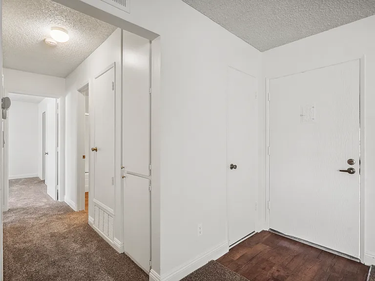 Sierra West Apartments — Photo 41