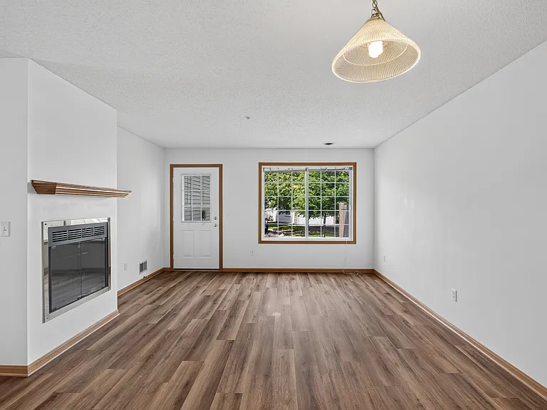 11208 Providence Ln — Photo 3