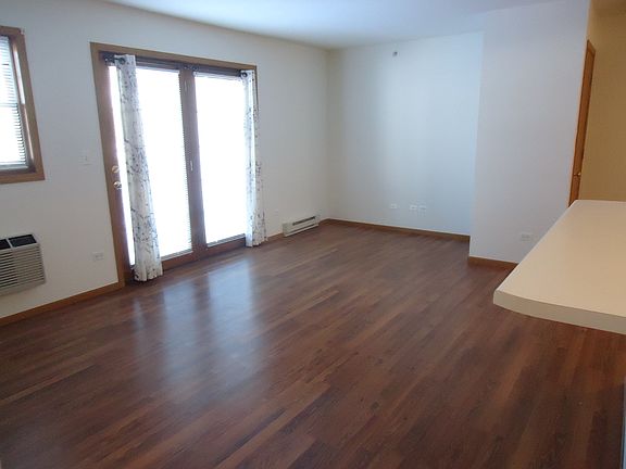 4th image of 551 Leah Ln APT 1B