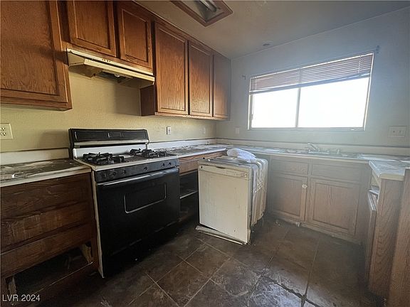 3rd image of 4200 Odoul Ave Unit 102