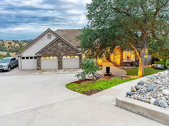 3rd image of 22113 Oak Glen Ln