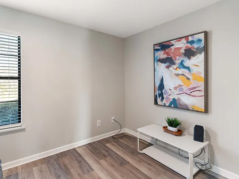 1605 Parnell St — Photo 15