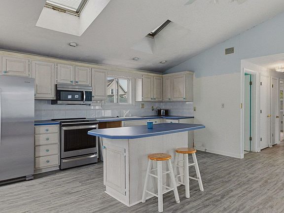 5th image of 315 Bartlett Street
