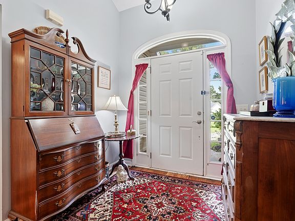 3rd image of 213 Jericho Ct.