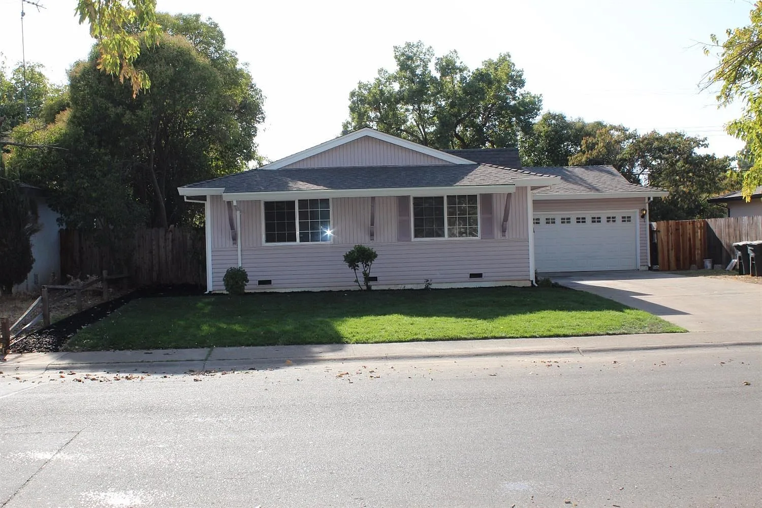 2512 Betsy Way photo 1